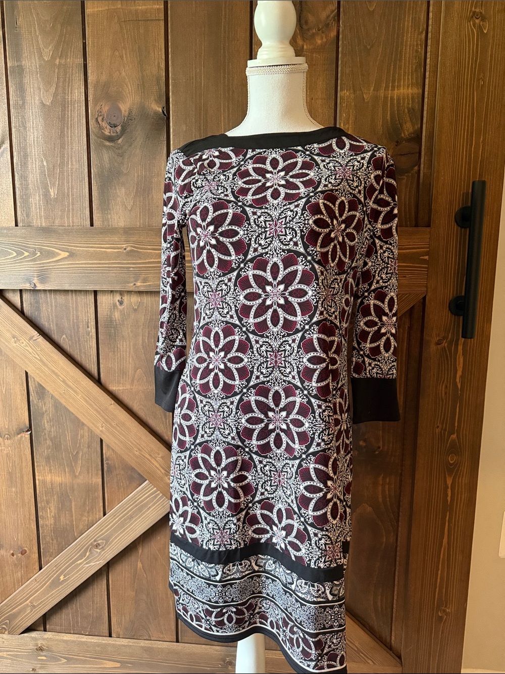 White House Black Market Maroon and Black Floral-Pattern Tunic